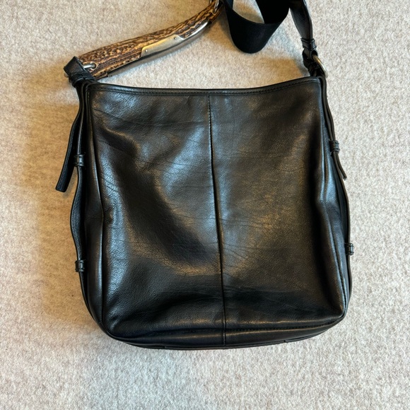 Yves Saint Laurent Mombasa crossbody bag in black - Picture 5 of 9